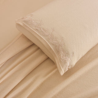 Juego de Sábanas Polar Bordadas Chantilly 1.5 Plazas Beige