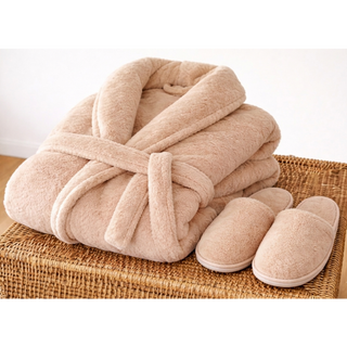 Set Bata + Pantuflas Franela Suave Chantilly Beige