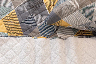 Cubrecama Quilt Estampado Sherpa Extra Cálido Chantilly 2 Plazas Gris Marengo