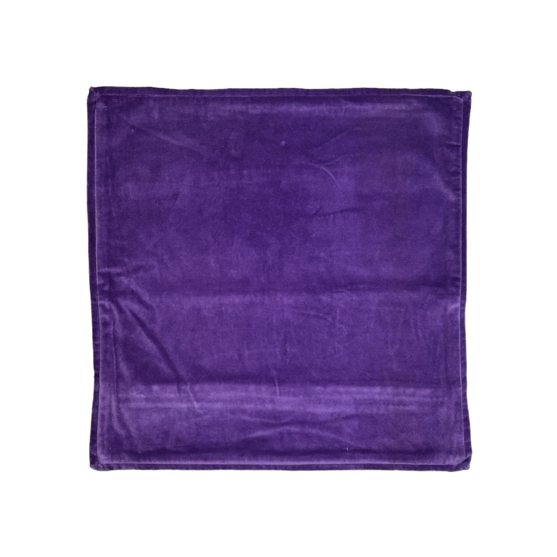 Funda lisa velvet para cojín 50 x 50 cm violeta